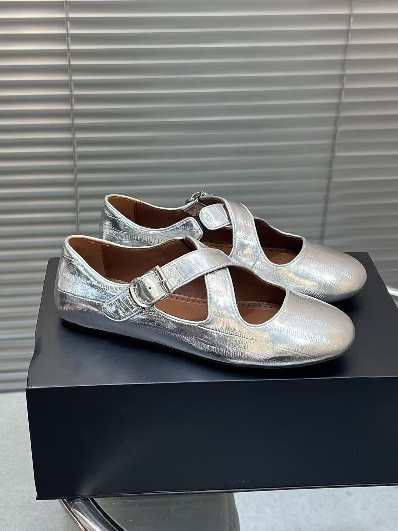UA A1a1a CRISS CROSS BALLET FLATS