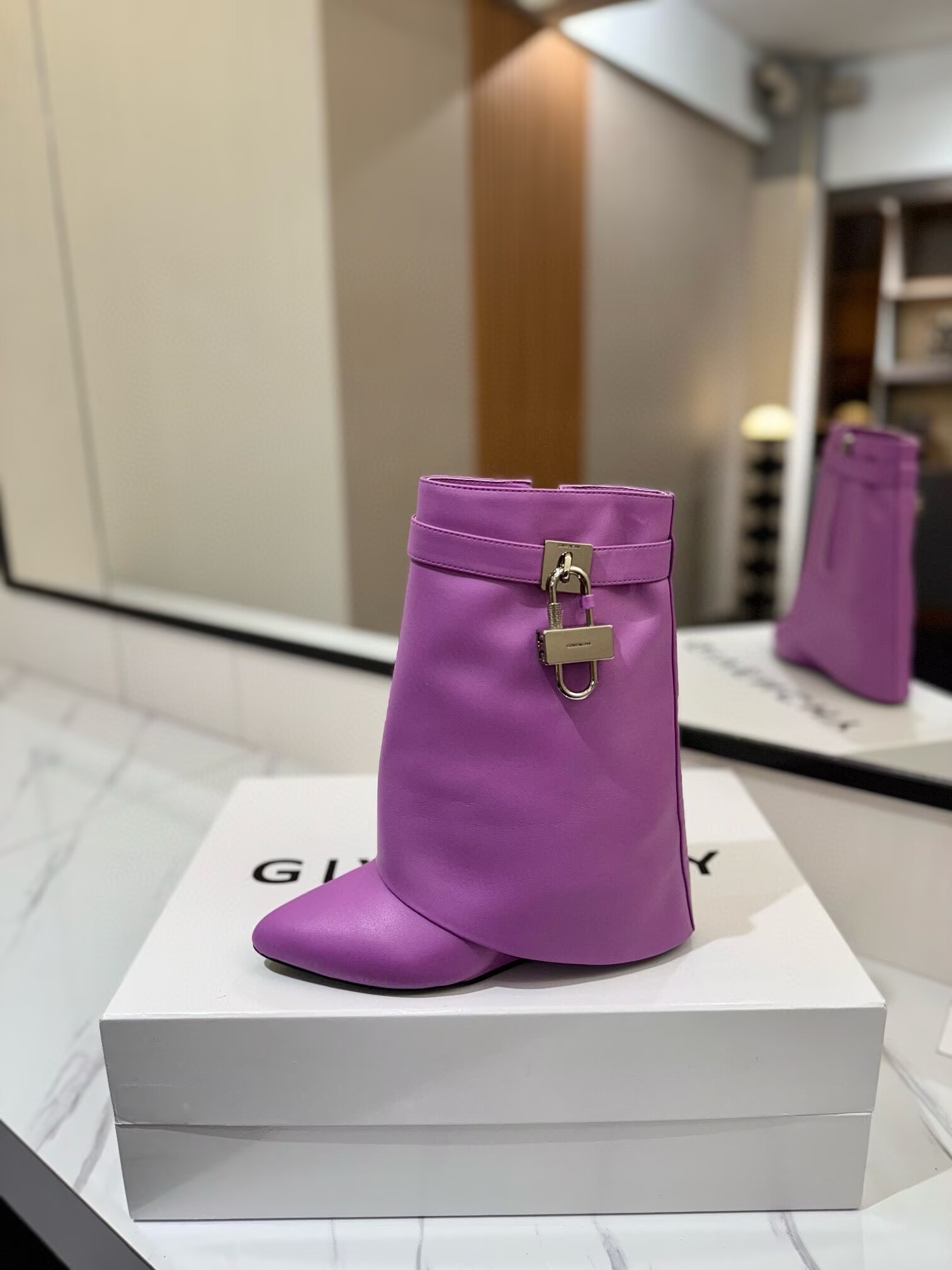 ua G1uenchy boots