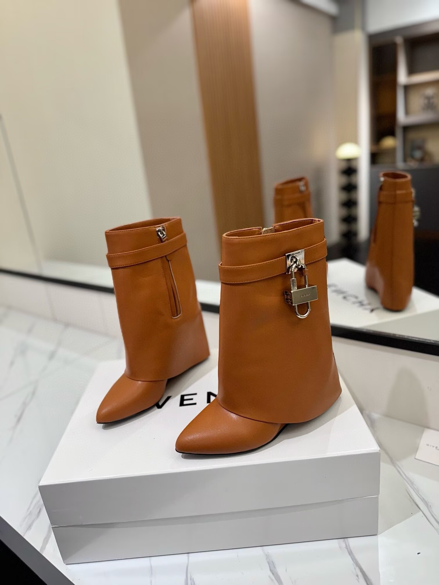 ua G1uenchy boots