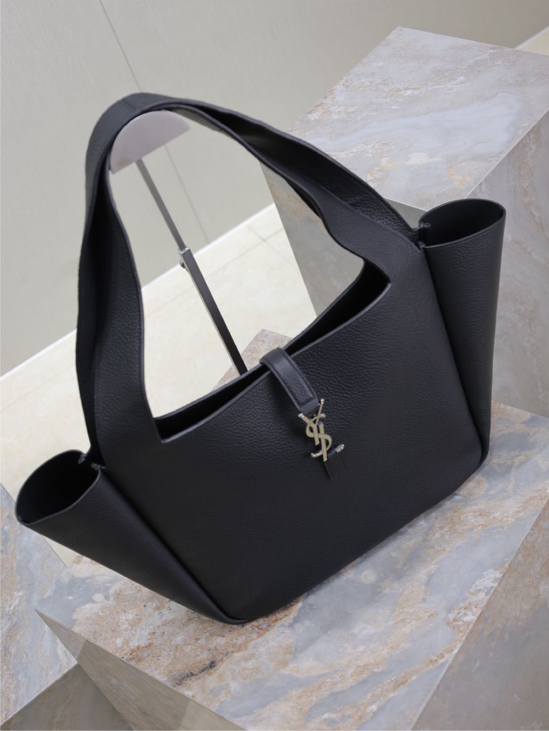 Y*L le 5 À 7 bea in grained leather 50×28×18cm