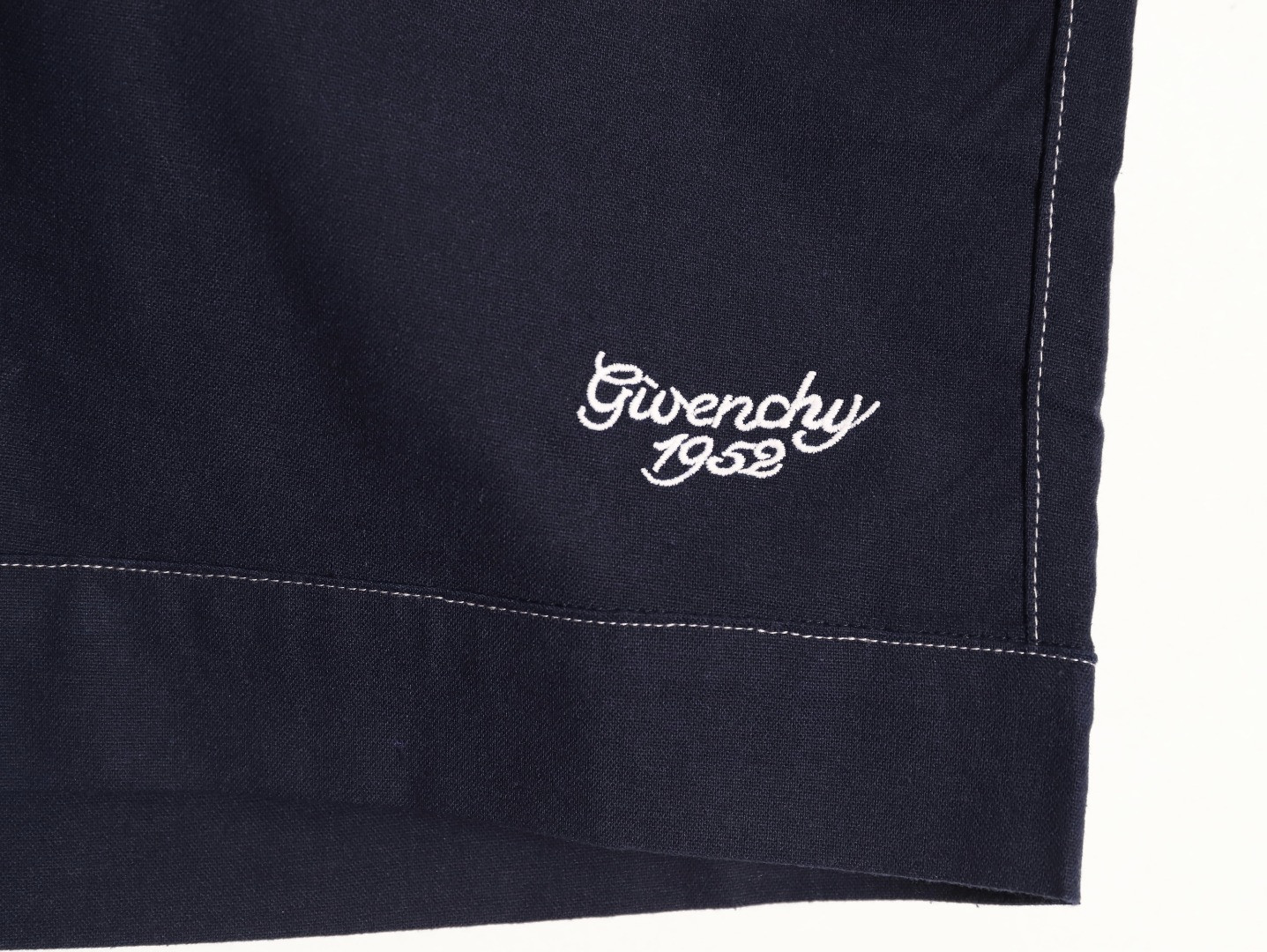 G1uenchy shorts