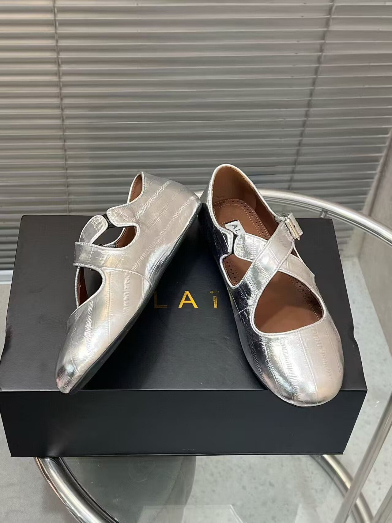 UA A1a1a CRISS CROSS BALLET FLATS