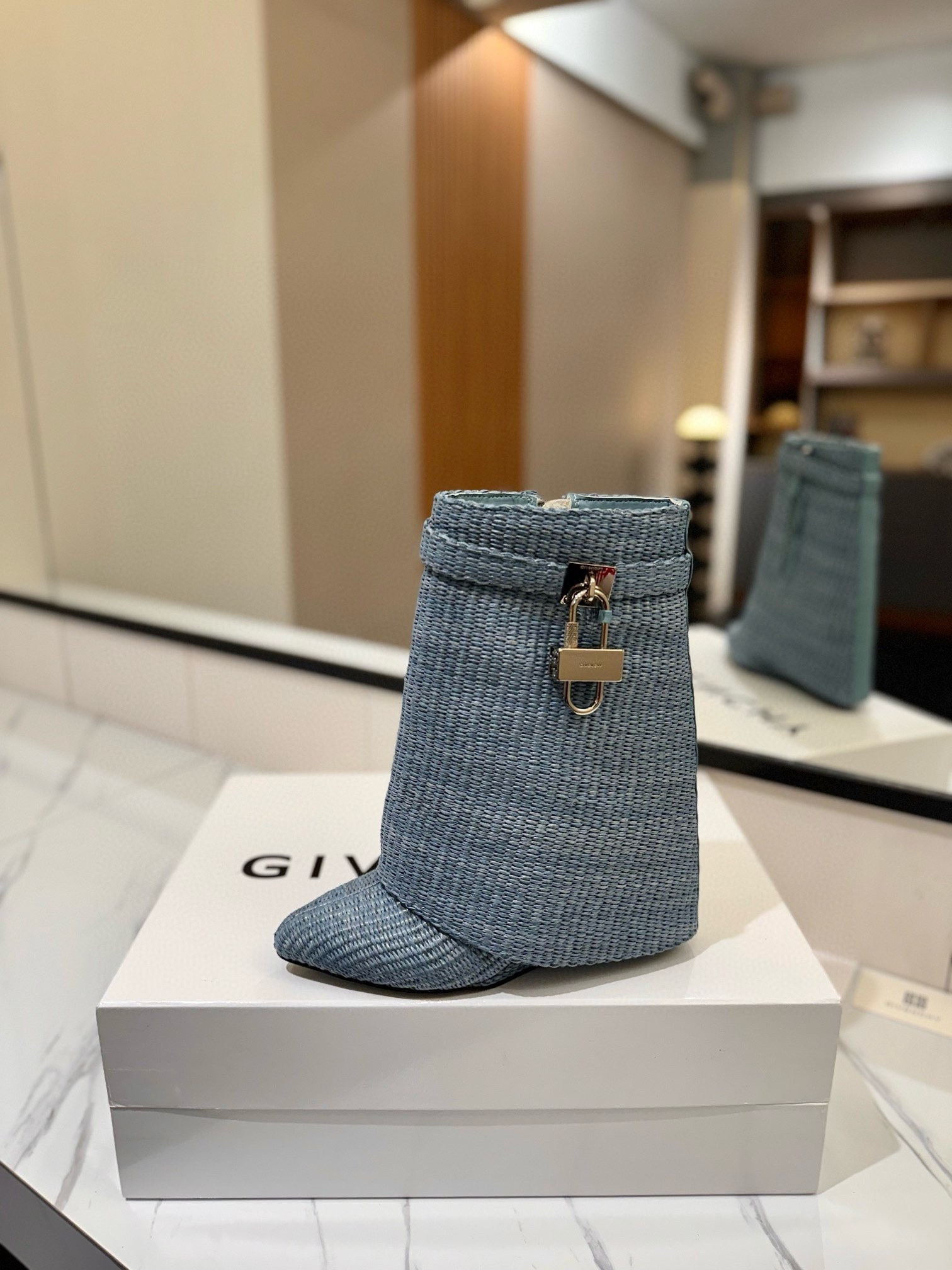 ua G1uenchy boots