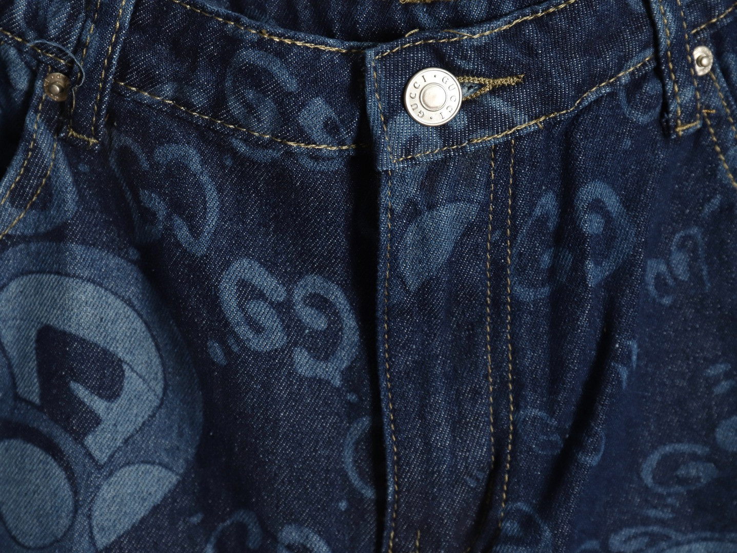 G*u*i shorts