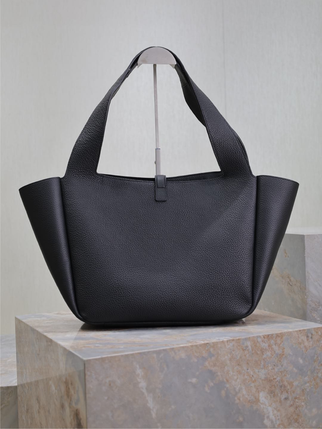 Y*L le 5 À 7 bea in grained leather 50×28×18cm