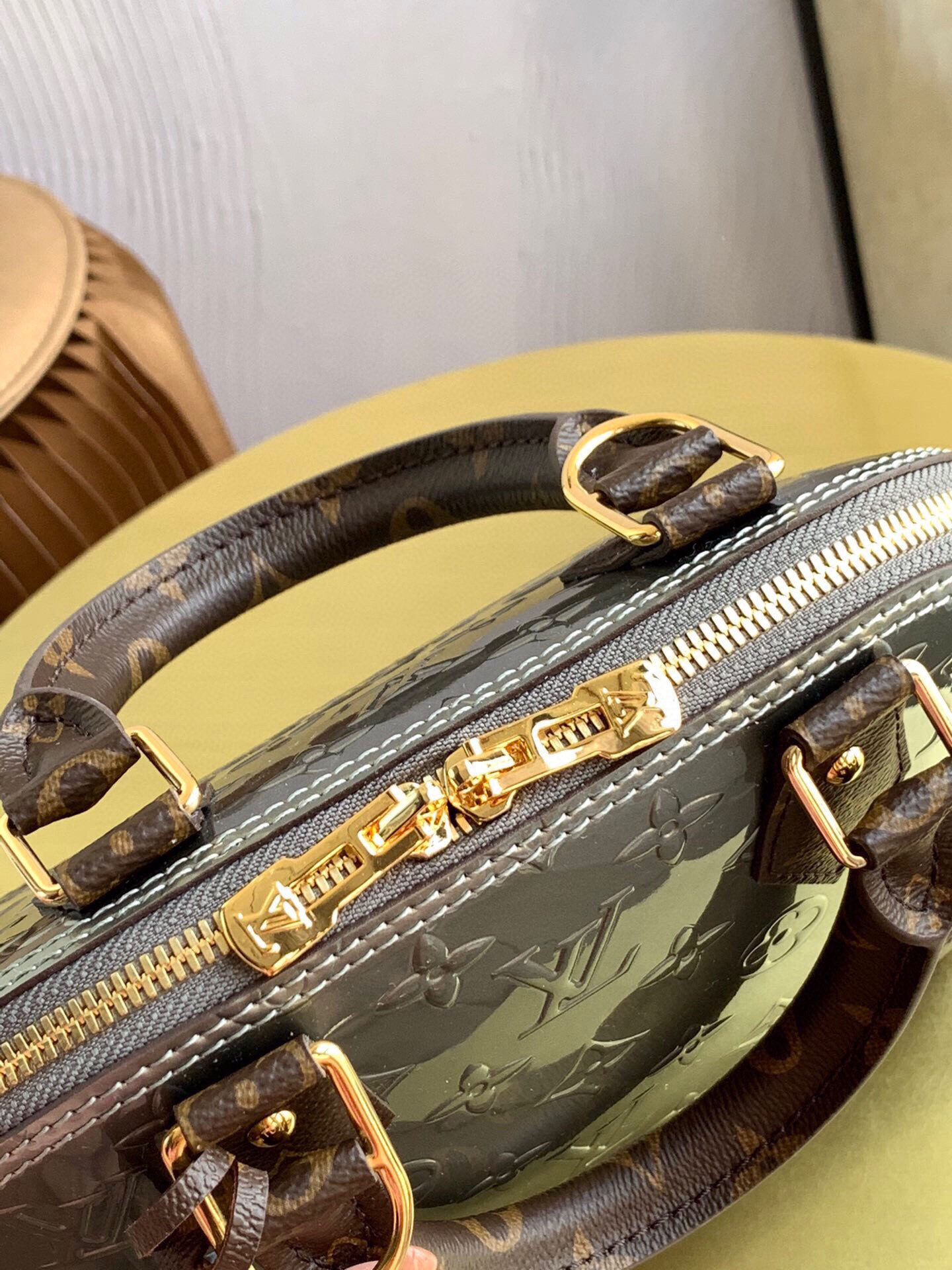 LV ALMA BB M90584