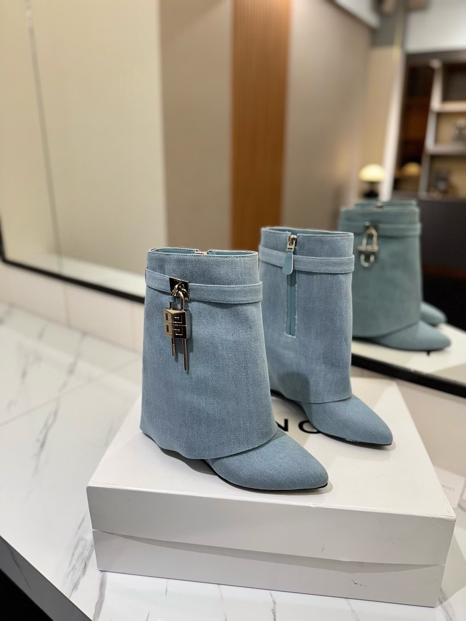 ua G1uenchy boots