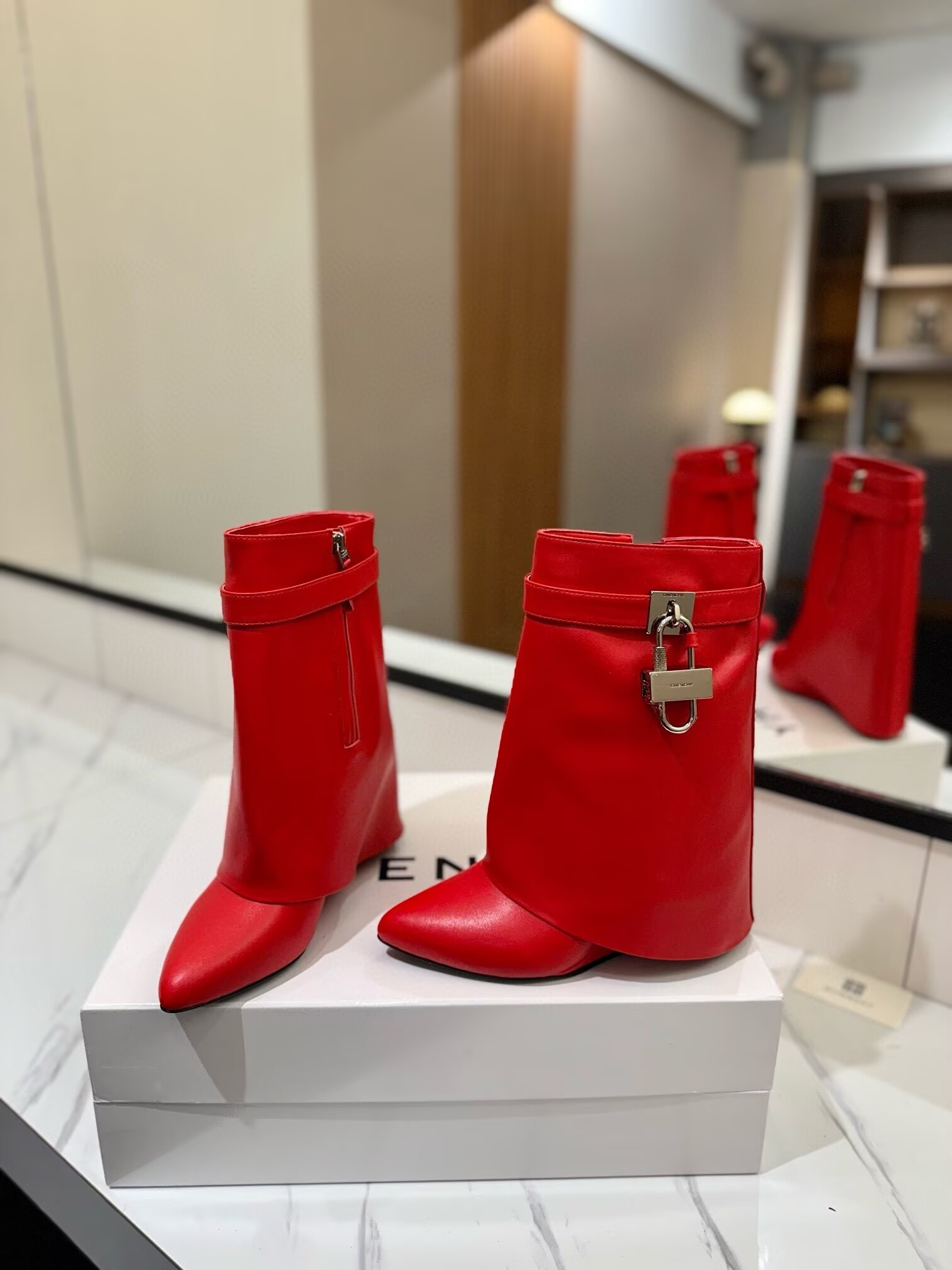 ua G1uenchy boots
