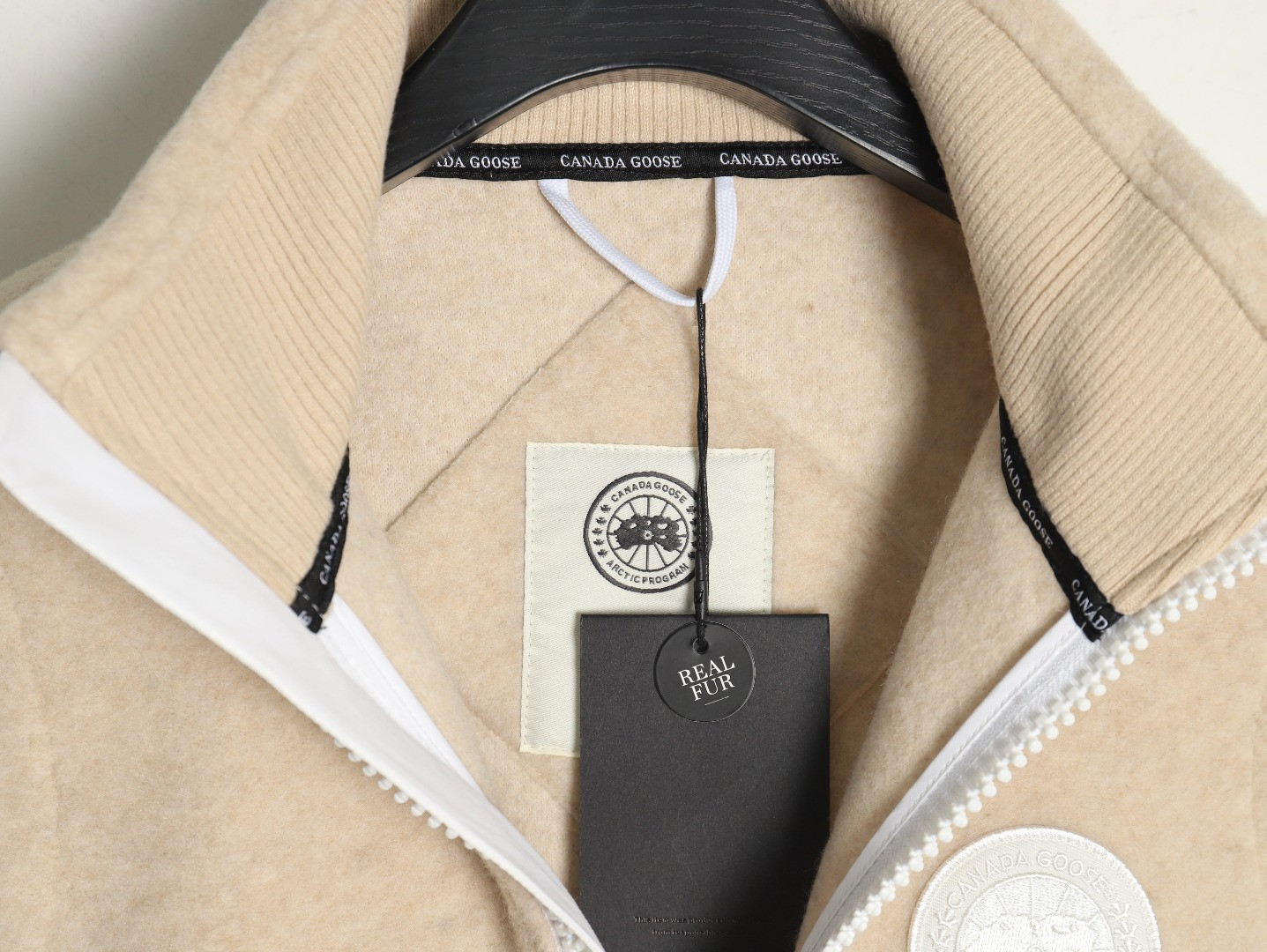 Can*a Go*e lambskin vest