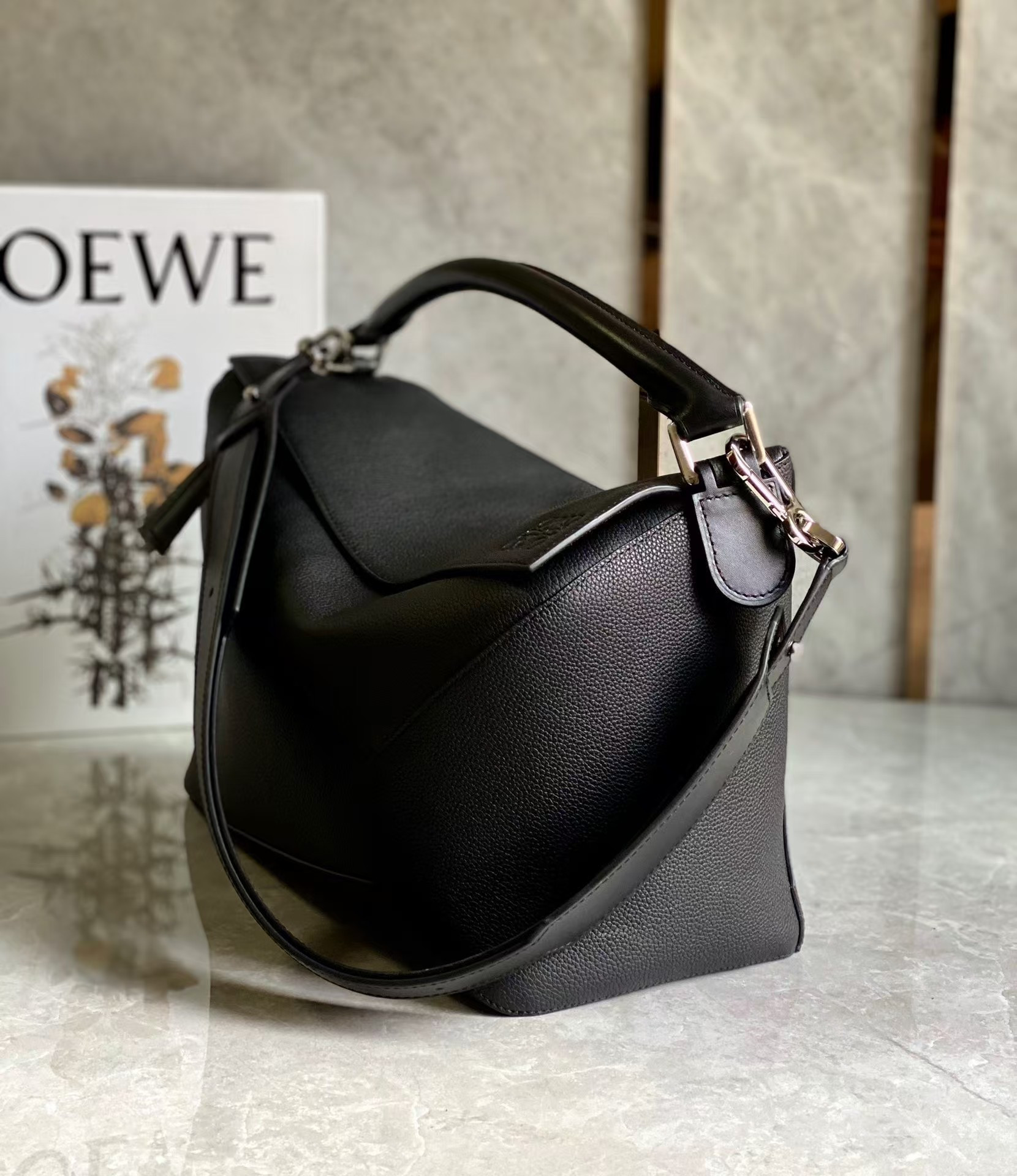 L0ew* puzzle edge 36.5 x 23 x 19 cm