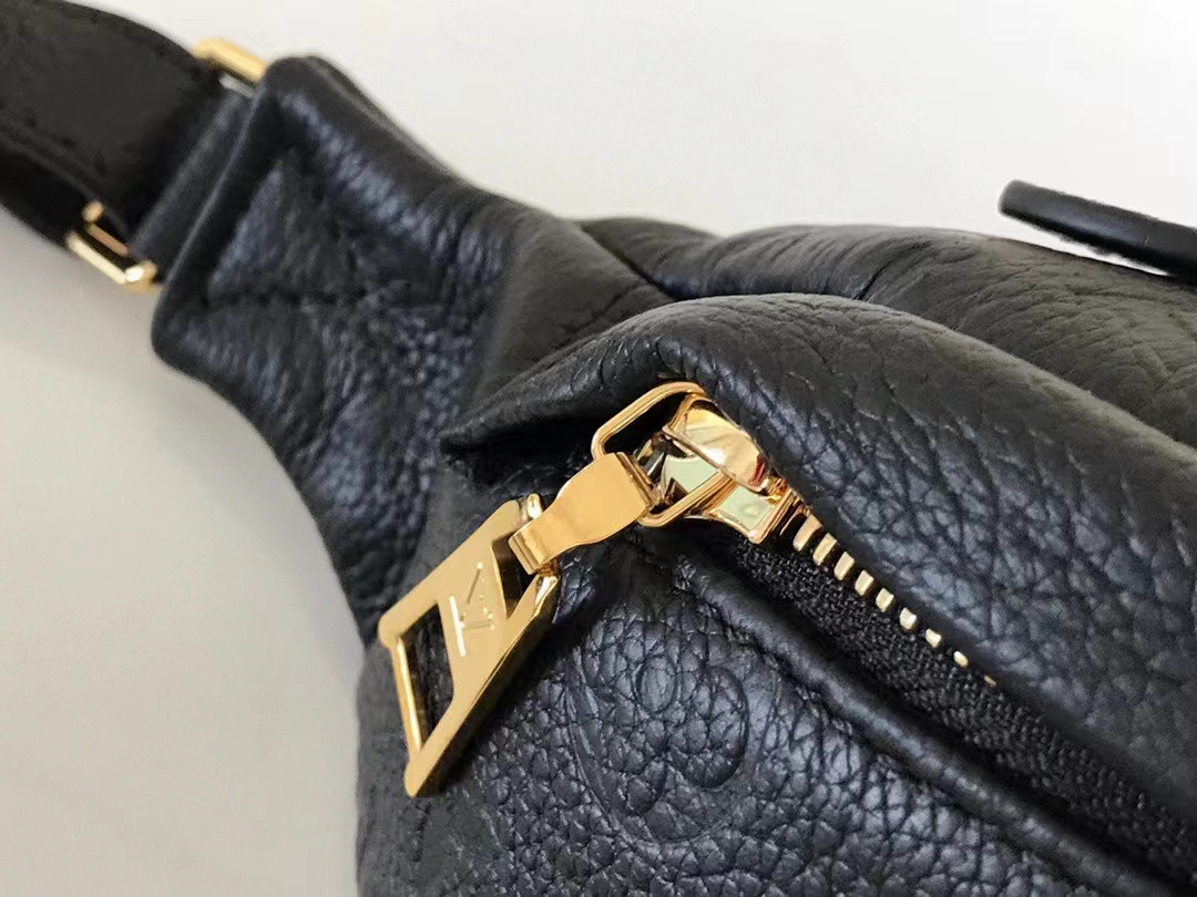 LV Bumbag M44812 23×16×10CM