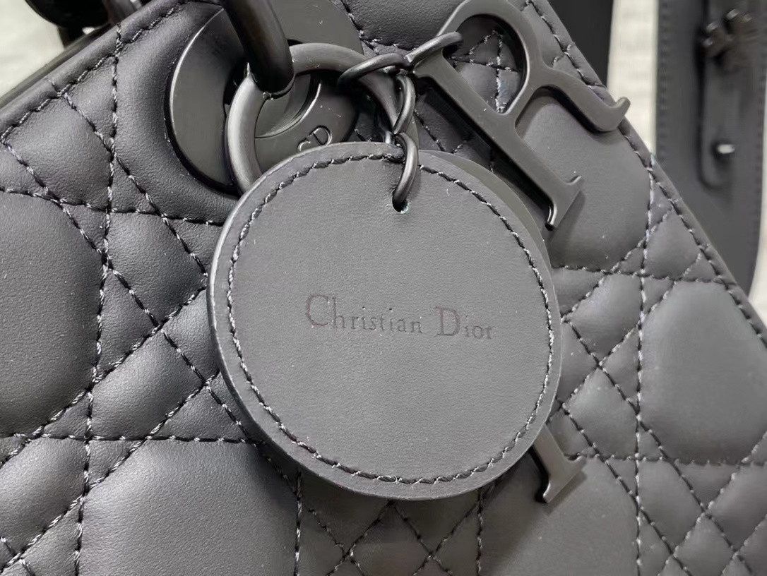small lady D*or bag 20 x 17 x 8 cm