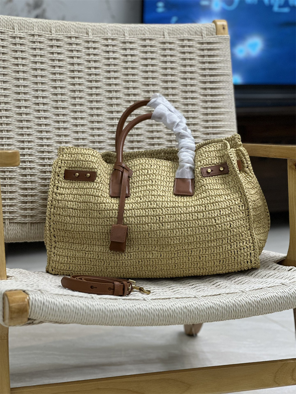 y*l sac de jour medium s*pple in raffia and vegetable-tanned leather naturel and bR1ck