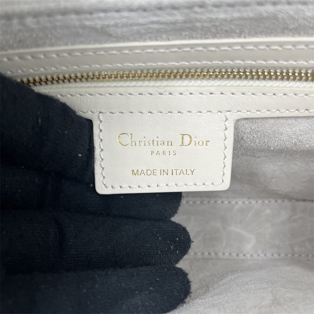 D*or 30 montaigne avenue white 22.5 x 12.5 x 6.5 cm