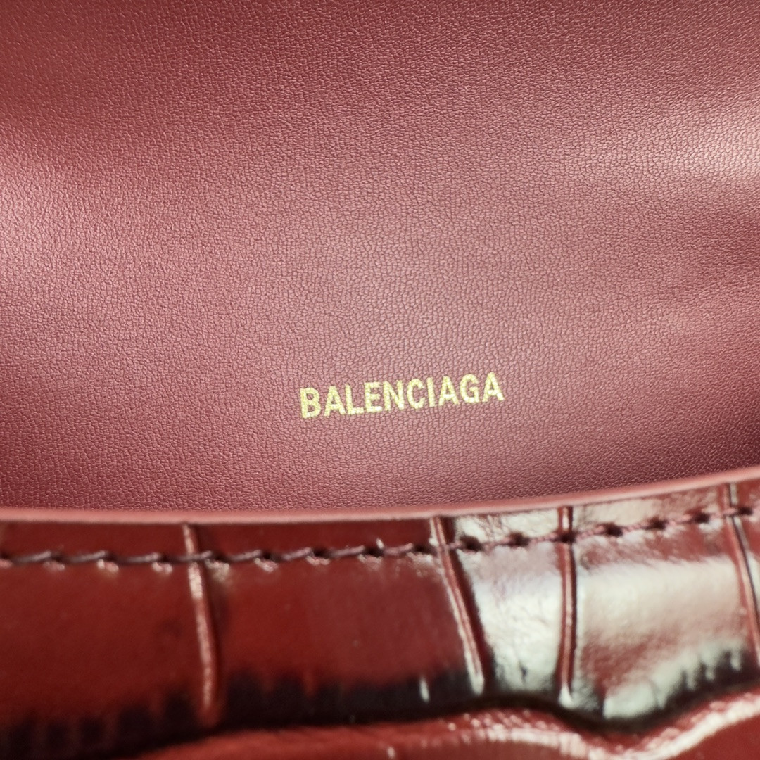 Ba*len*cia*ga women