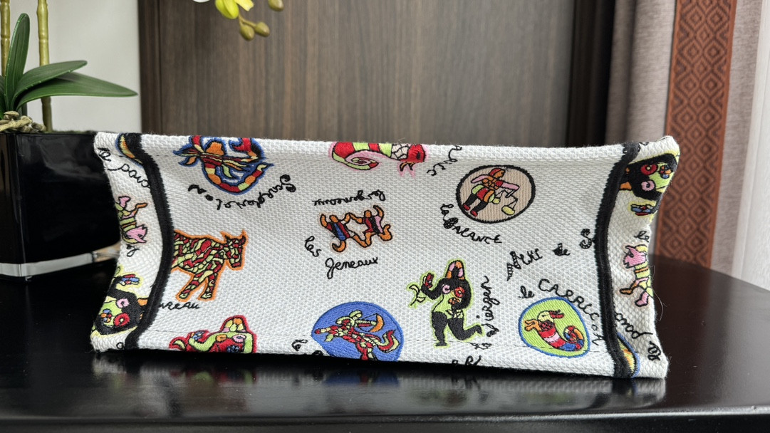 small D*or book tote white multicolor dragon zodiac embroidery 10.5 x 8.5 x 5.5 inches