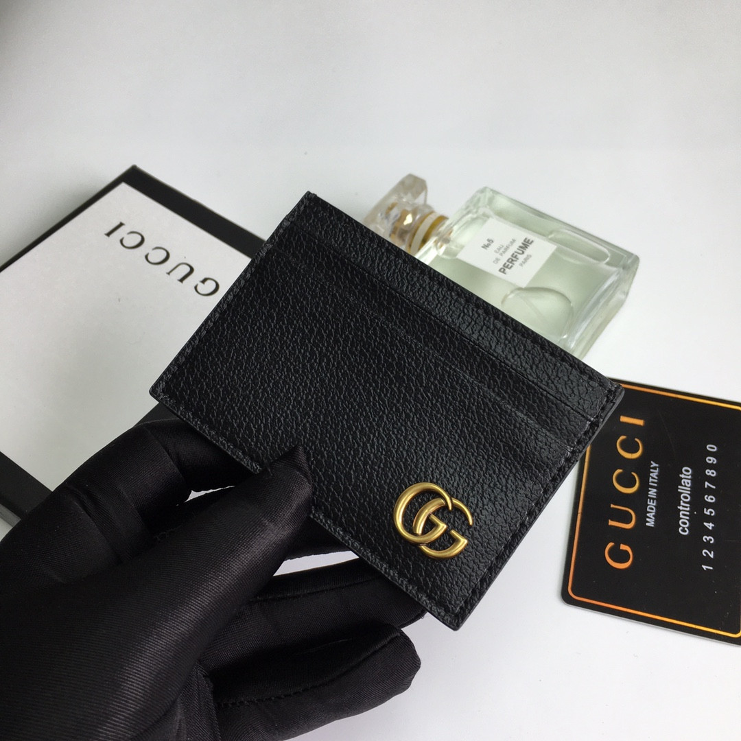 G*u*i gg  card case wallet