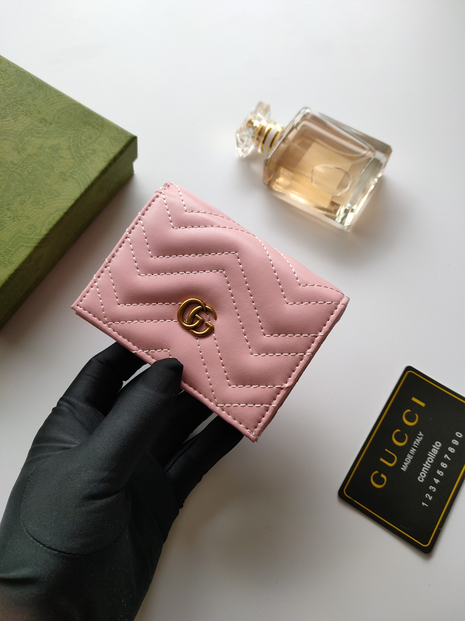 G*u*i gg  card case wallet