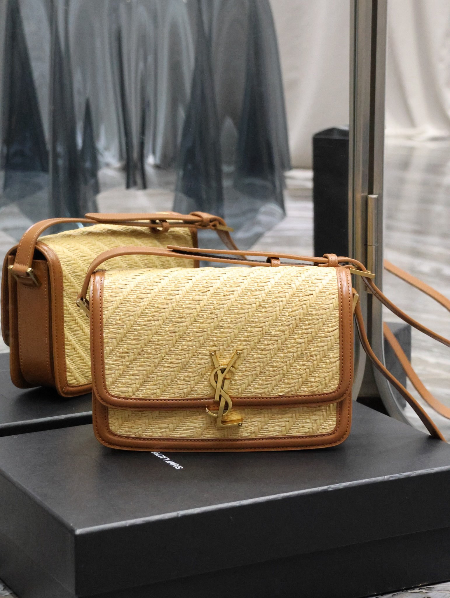 y*l solferino medium satchel in raffia and vegetable-tanned leather natural sand and bR1ck 9.8 x 6.7 x 2 inches