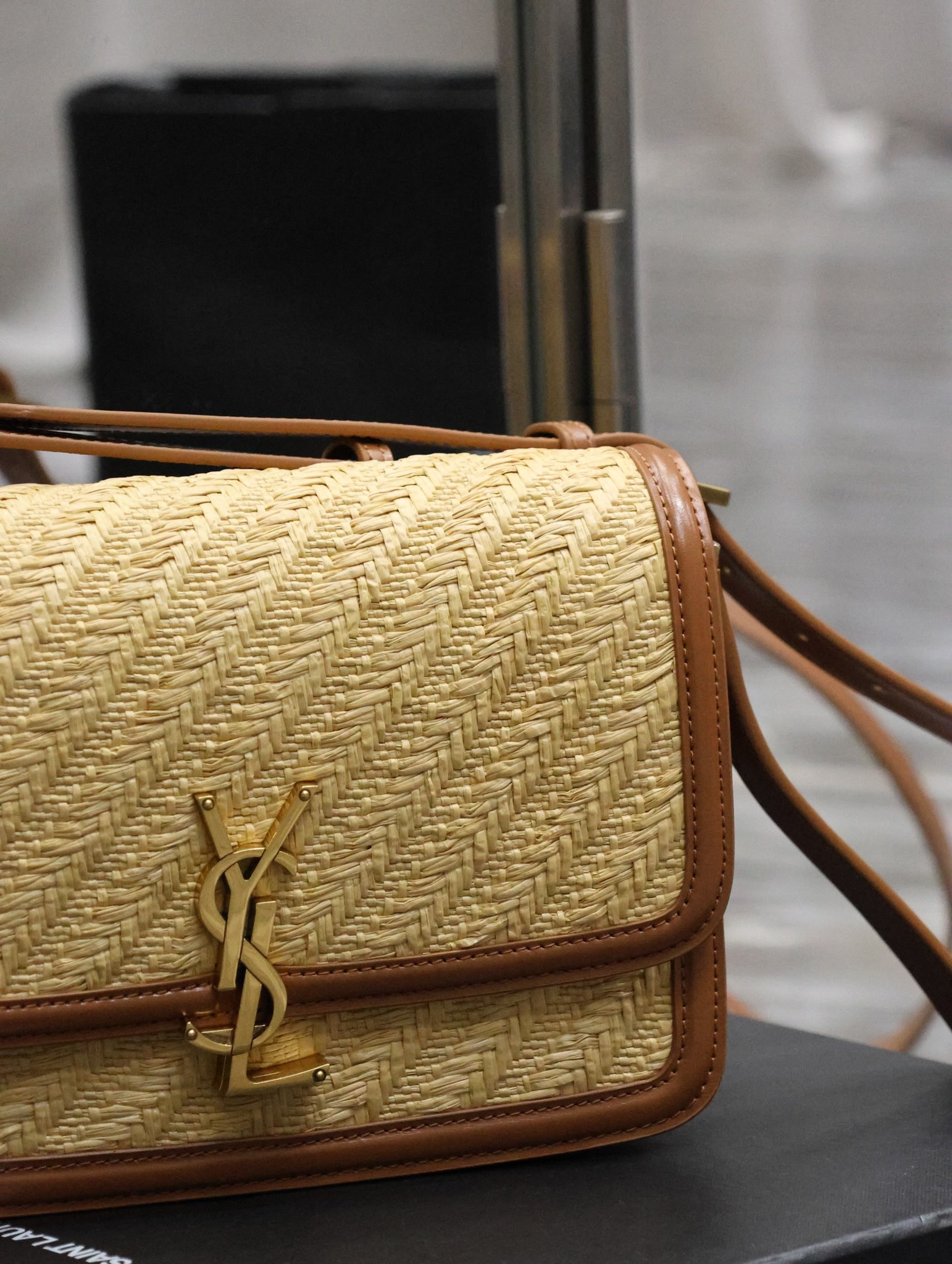 y*l solferino medium satchel in raffia and vegetable-tanned leather natural sand and bR1ck 9.8 x 6.7 x 2 inches