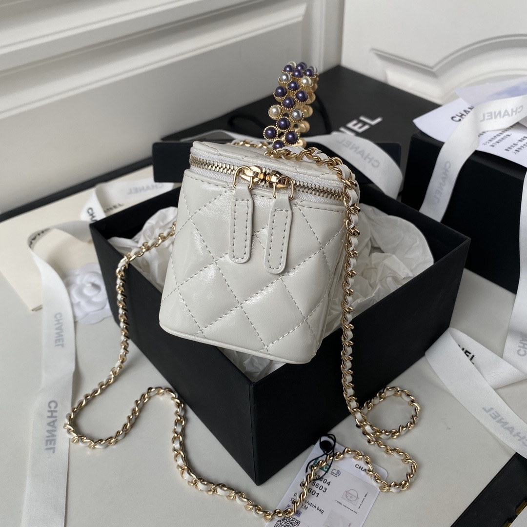 Ch*el 24p chain leather square box shoulder bag white 16x10x8cm