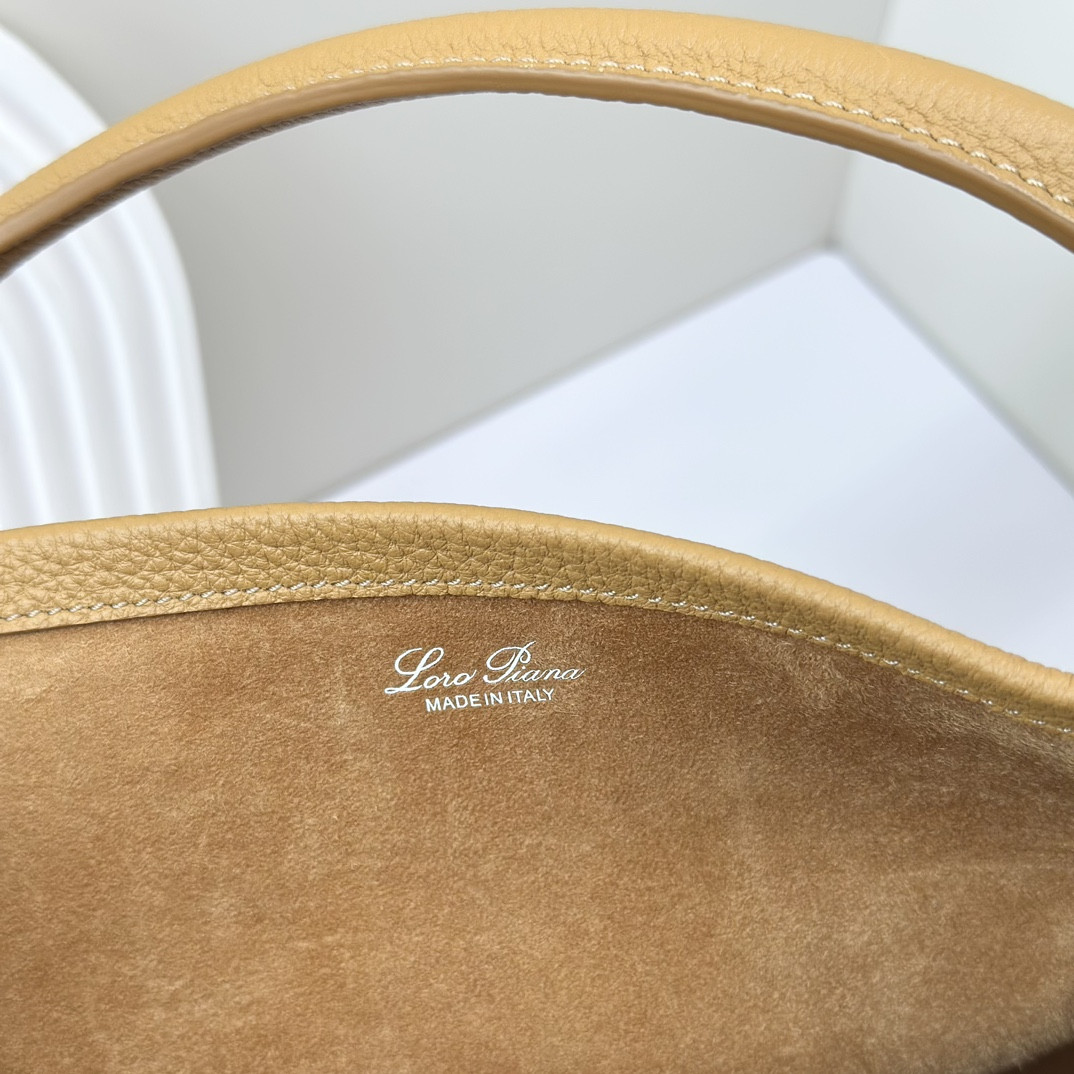 L**o p*ana large bale bag grained calfskin 24 x 20 x 27 cm