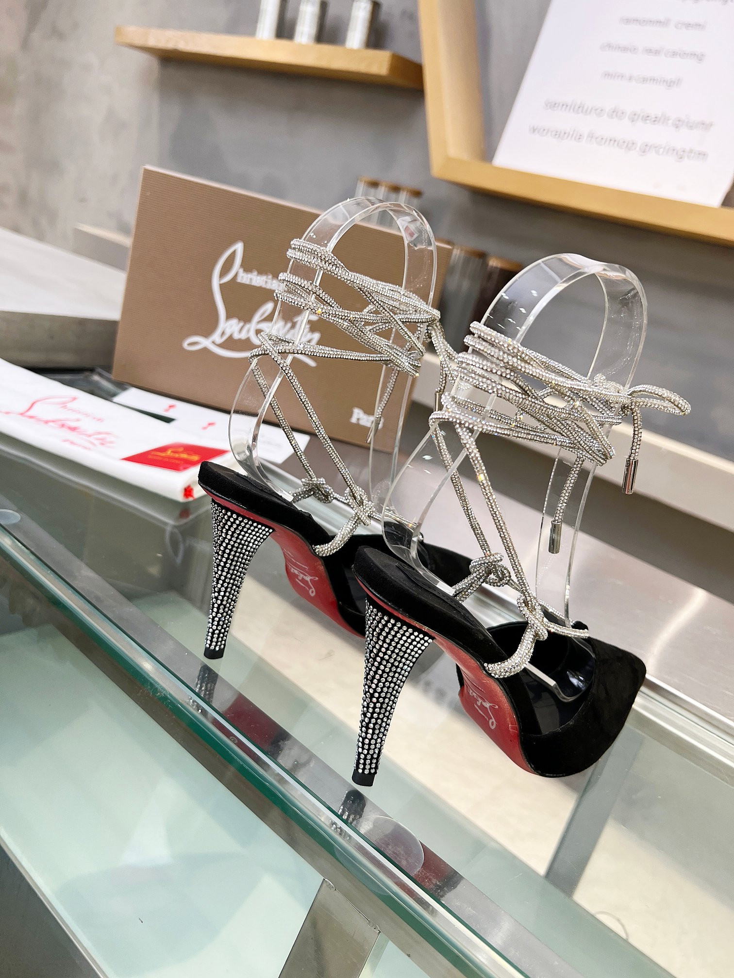 ua ch**an louboutin cl red-botT0m shoes