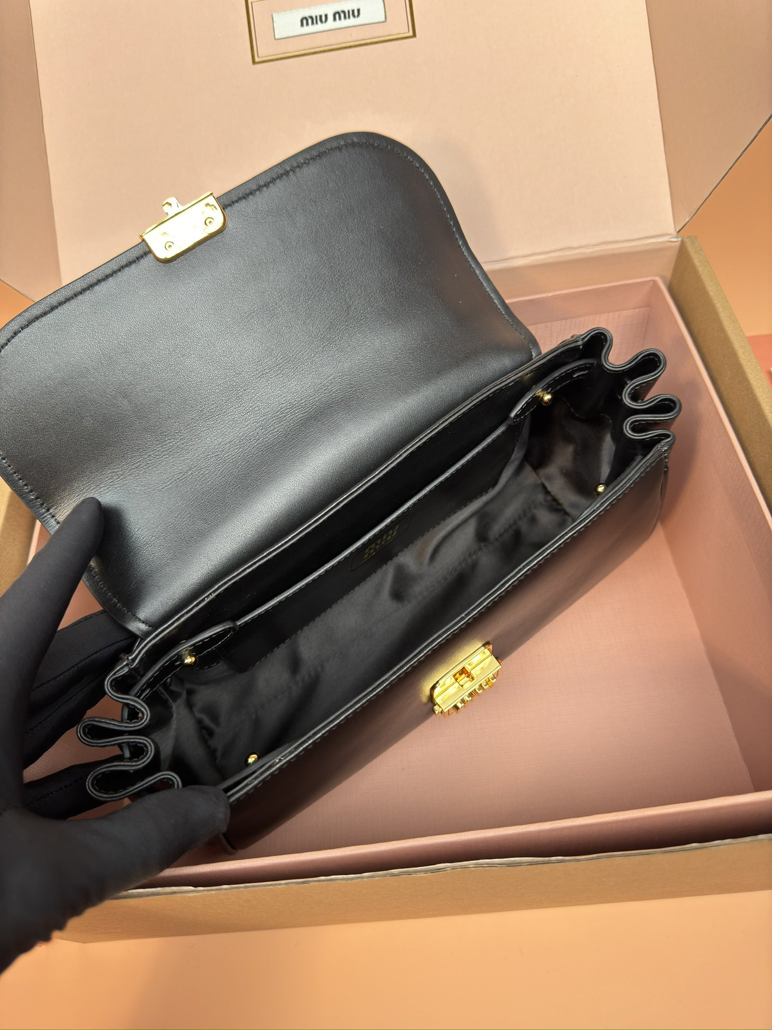 M1v M1v leather shoulder bag 13.5x24x9cm