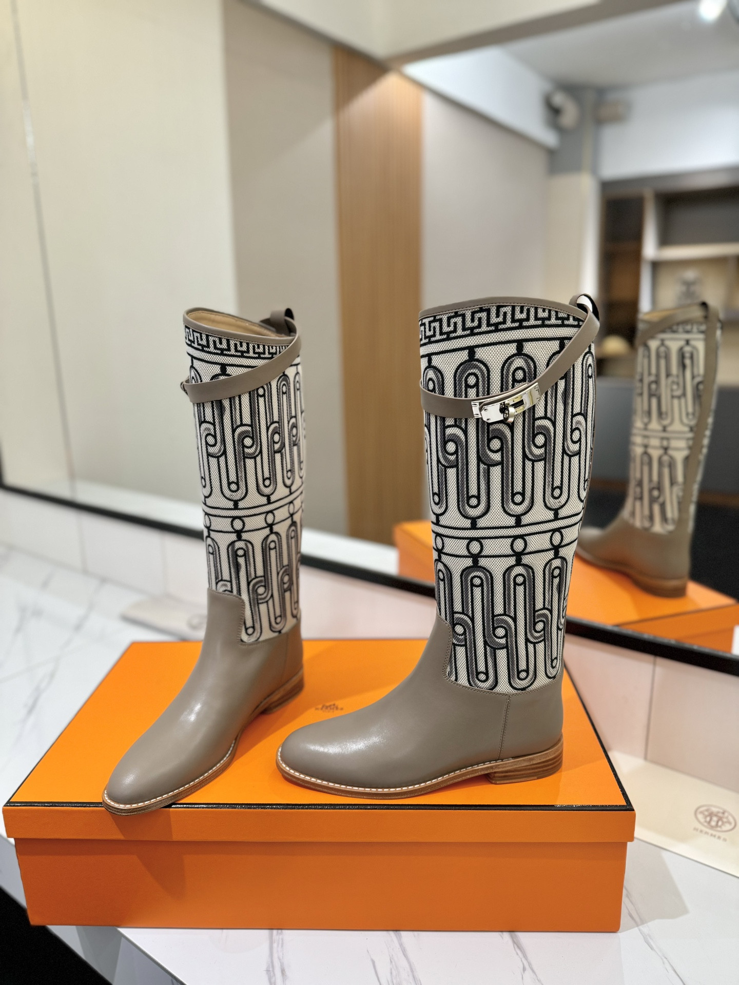 ua H**me5 jumping boots