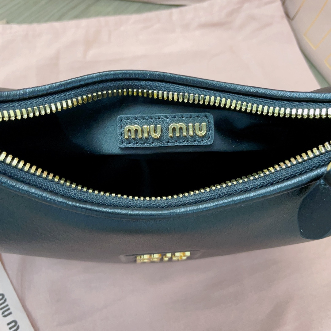M1v M1v hobo bag 20x17x6cm