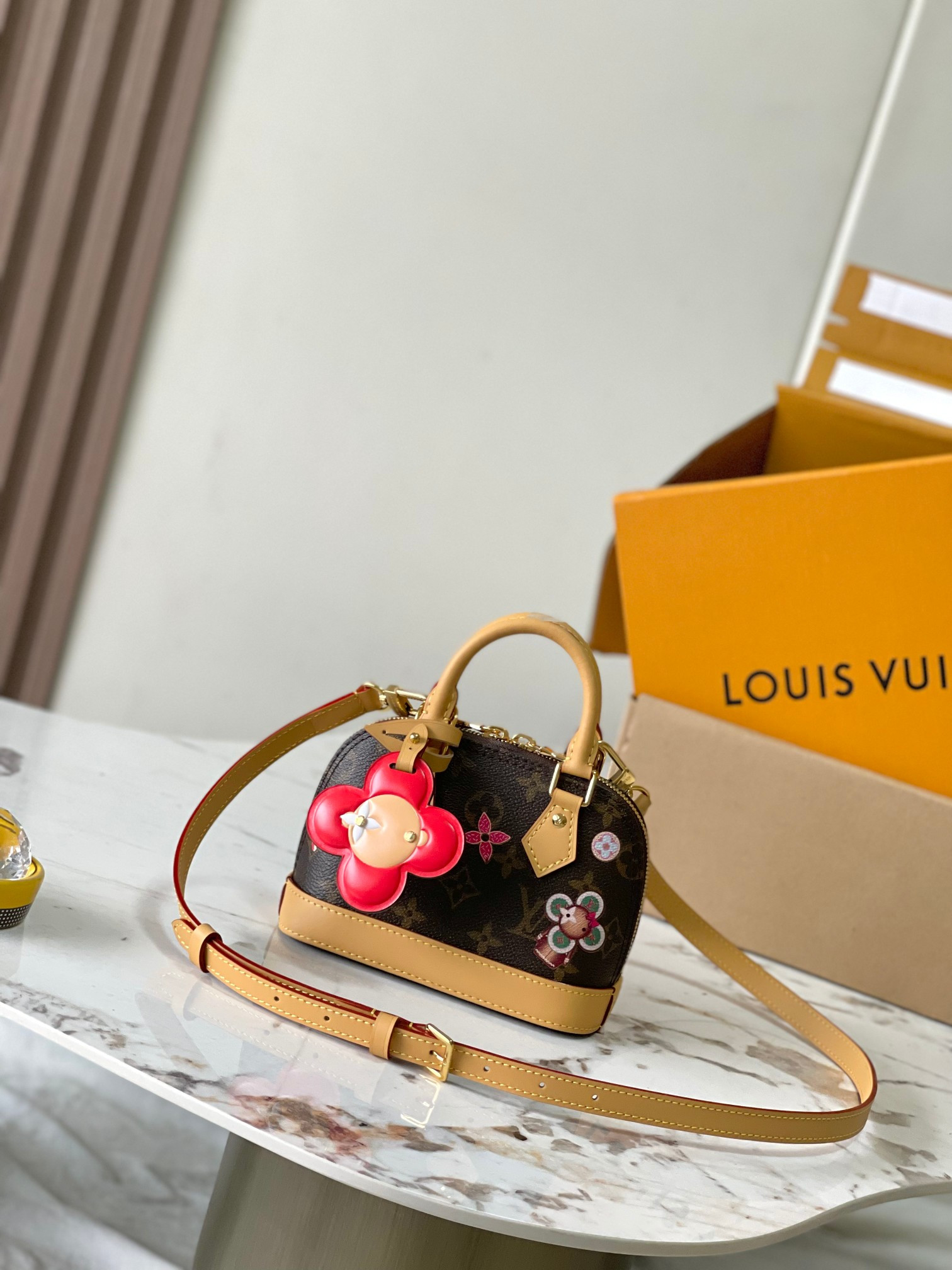 LV Nano Alma M12199 18x12x8cm