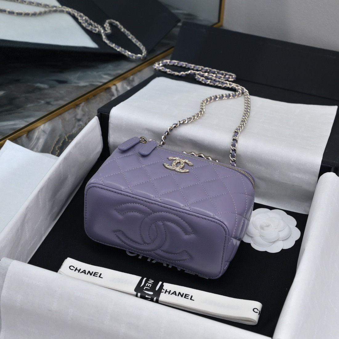 Ch*el clutch with chain 10x16x8cm