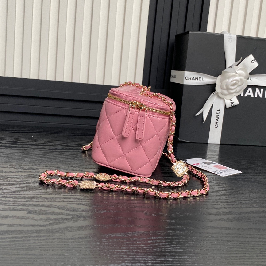 Ch*el vanity with chain  9.5x17x8cm
