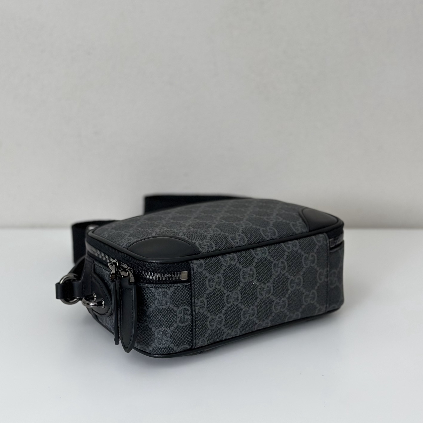 G*u*i gg emblem mini crossbody bag 19x12.5x7cm