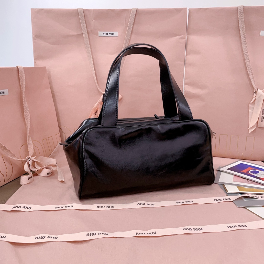 M1v M1v leather top-handle bag 15x28x13cm