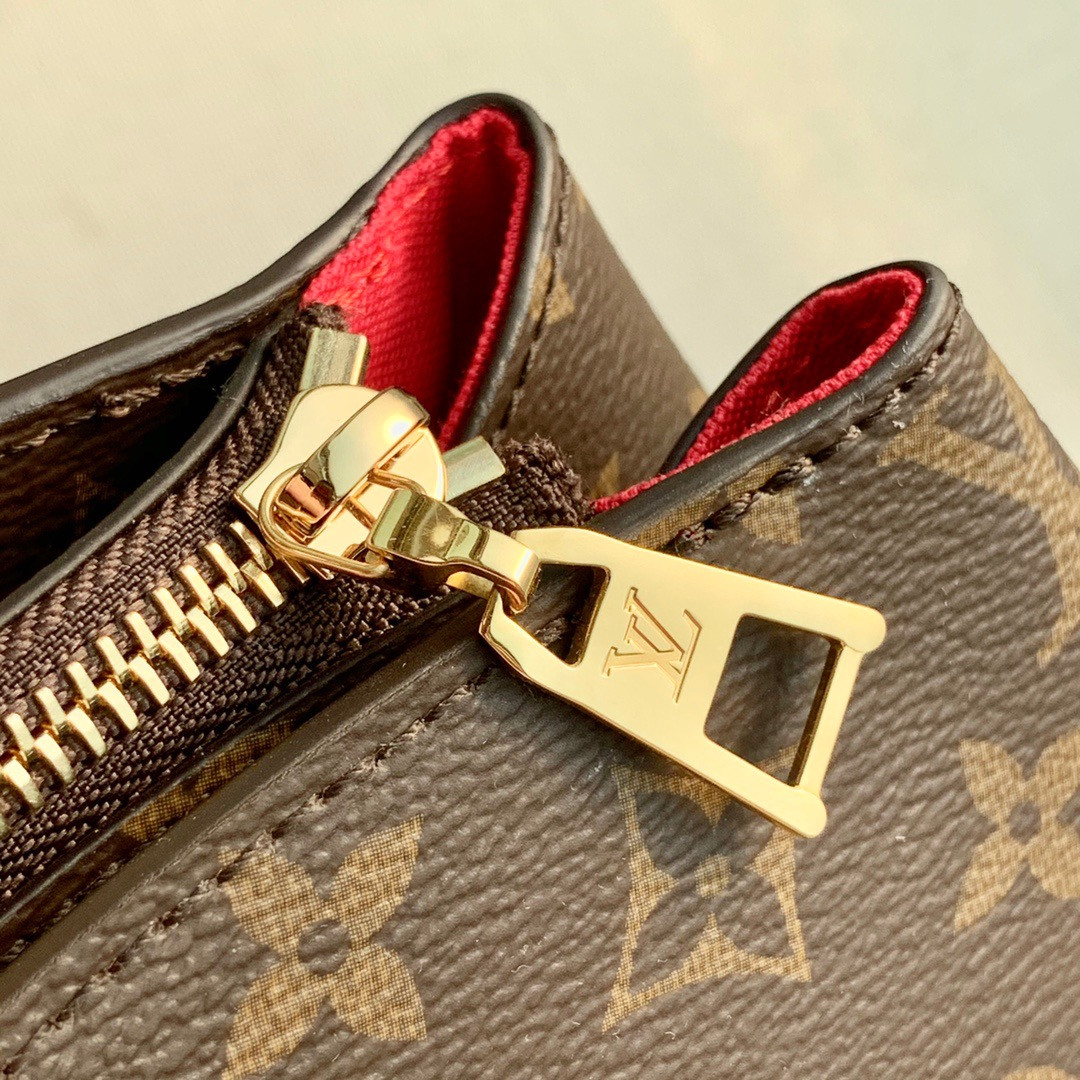 LV Christmas GRAND PALAIS M45898