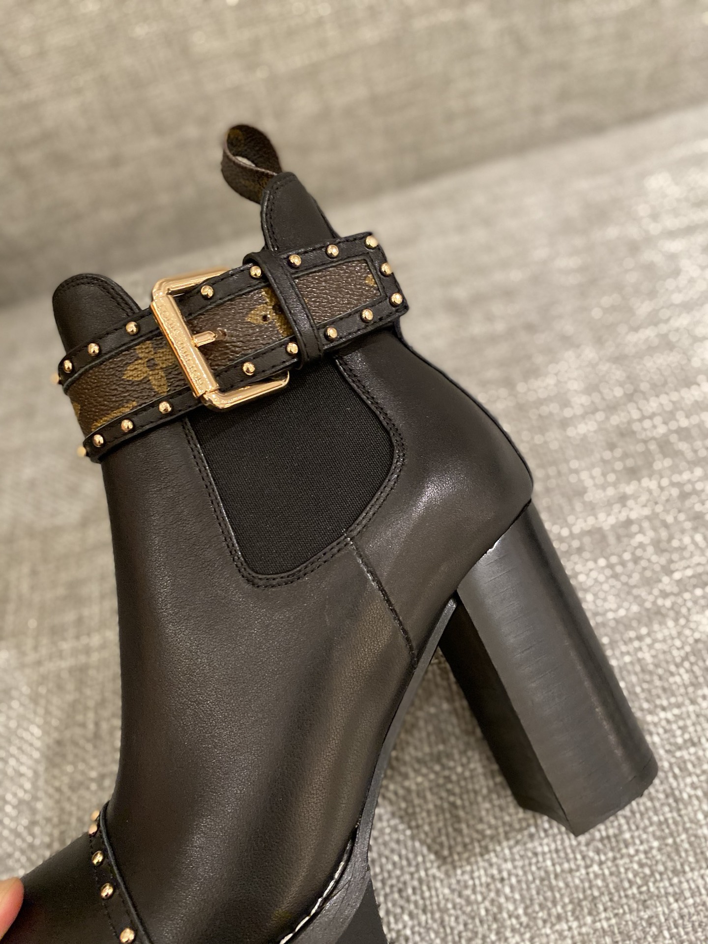l0*is V*t0n boots