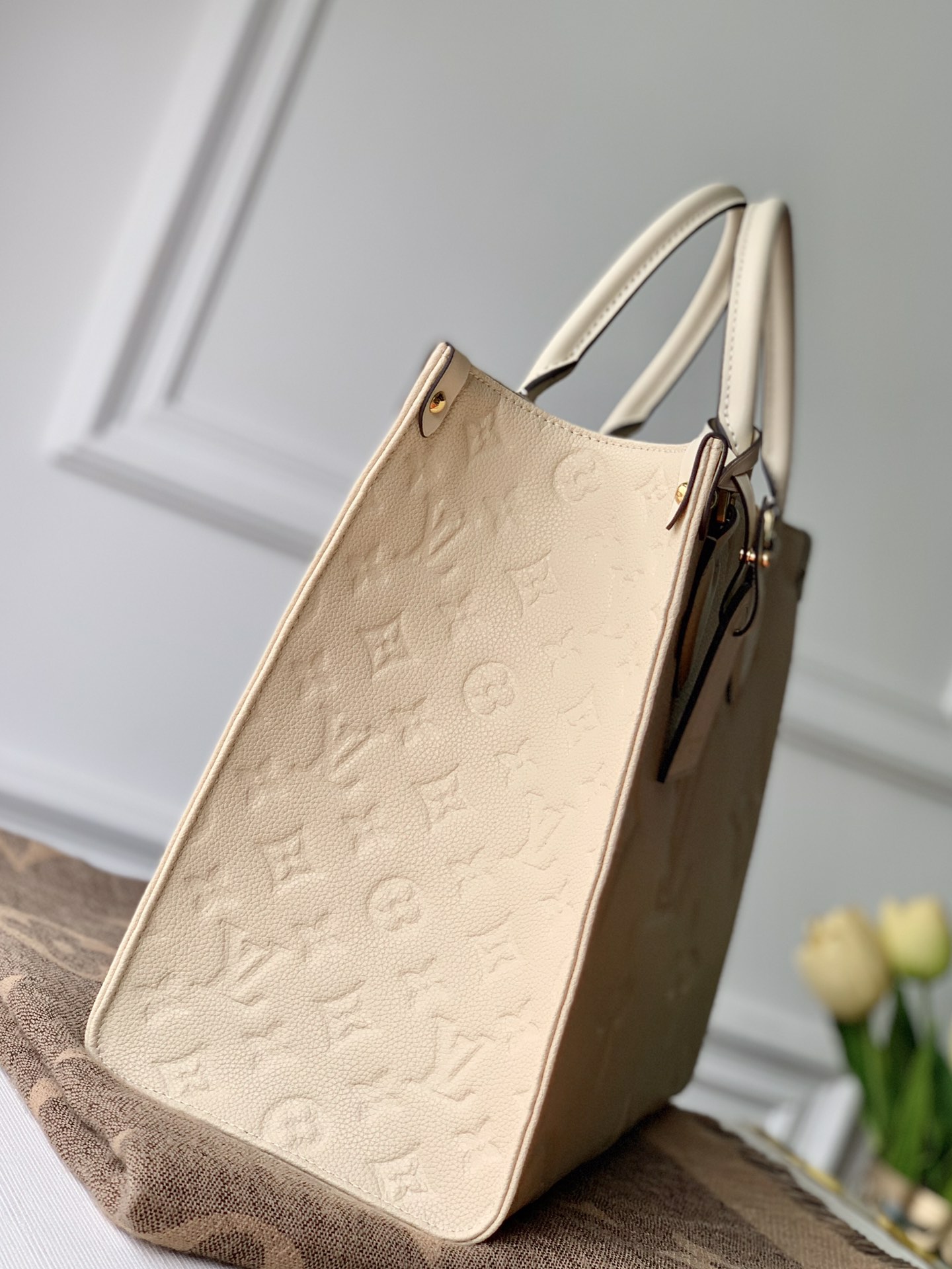 l0*is V*t0n small onthego handbag-35*28*15cm