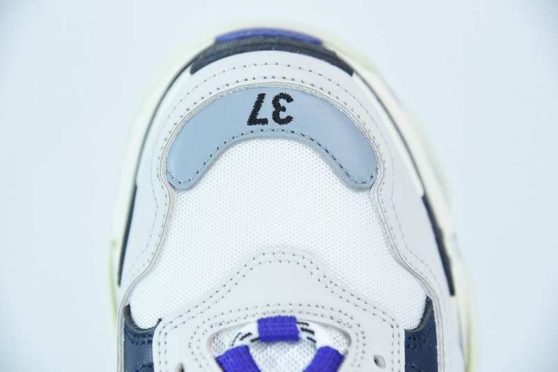 Ba*len*cia*ga triple s