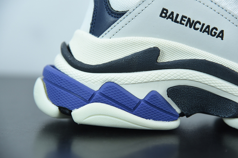 Ba*len*cia*ga triple s