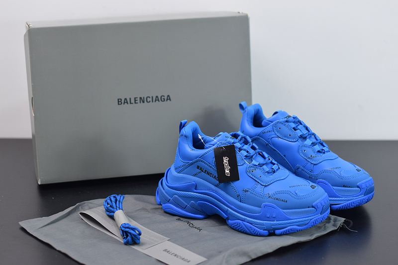 Ba*len*cia*ga triple s