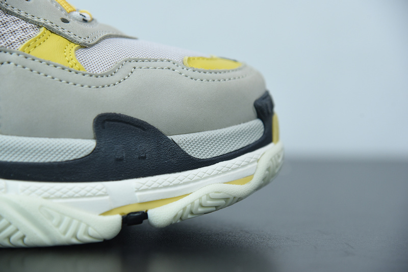 Ba*len*cia*ga triple s