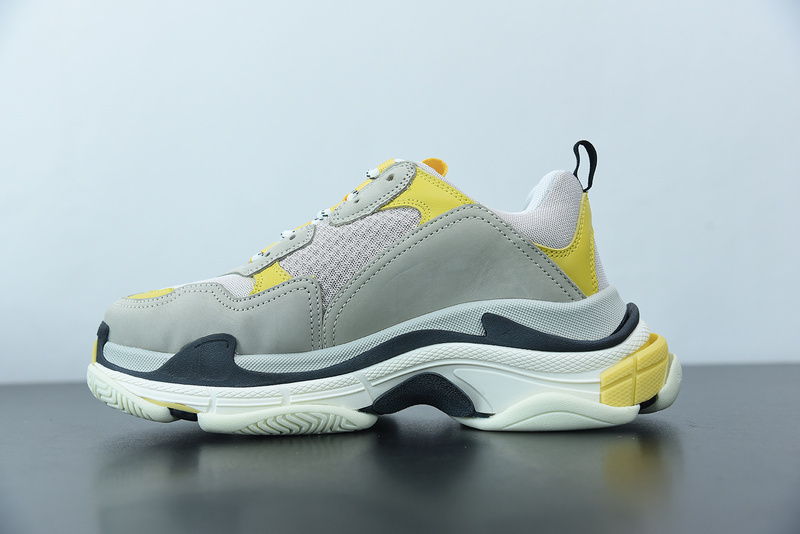 Ba*len*cia*ga triple s