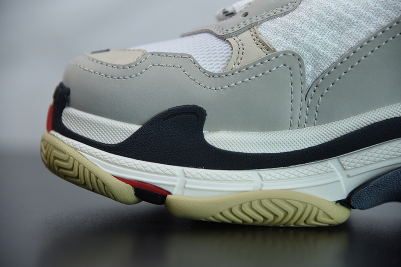 Ba*len*cia*ga triple s
