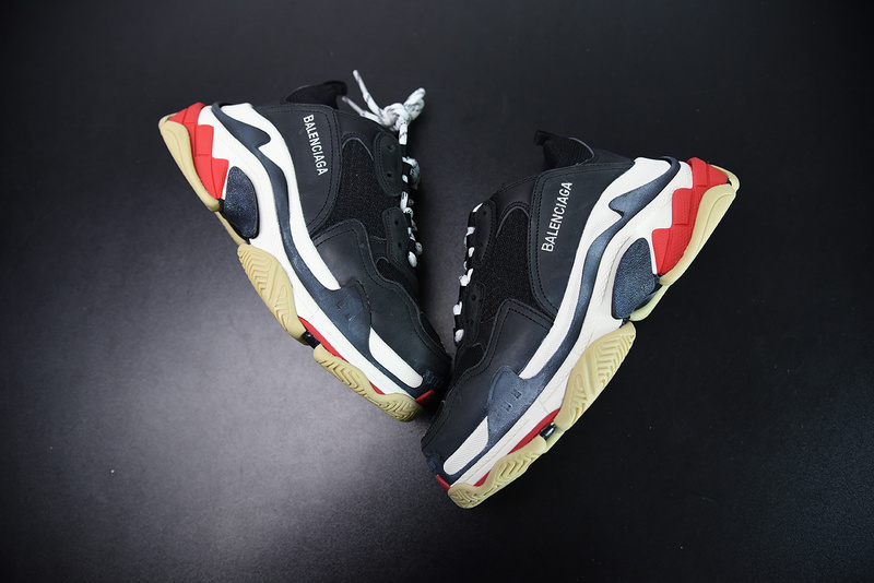 Ba*len*cia*ga triple s