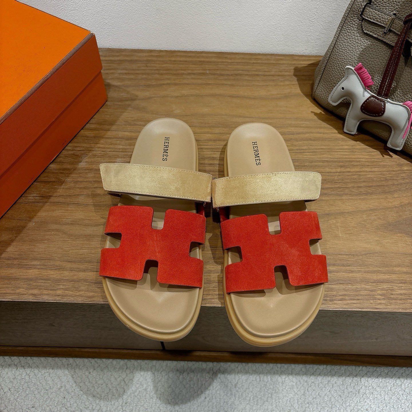 H**me5 sandals