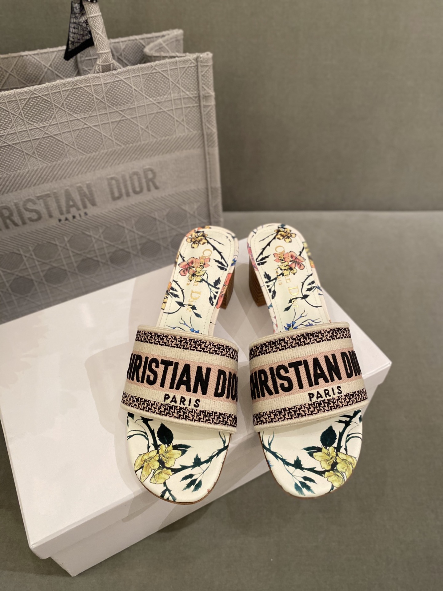 D*or slippers