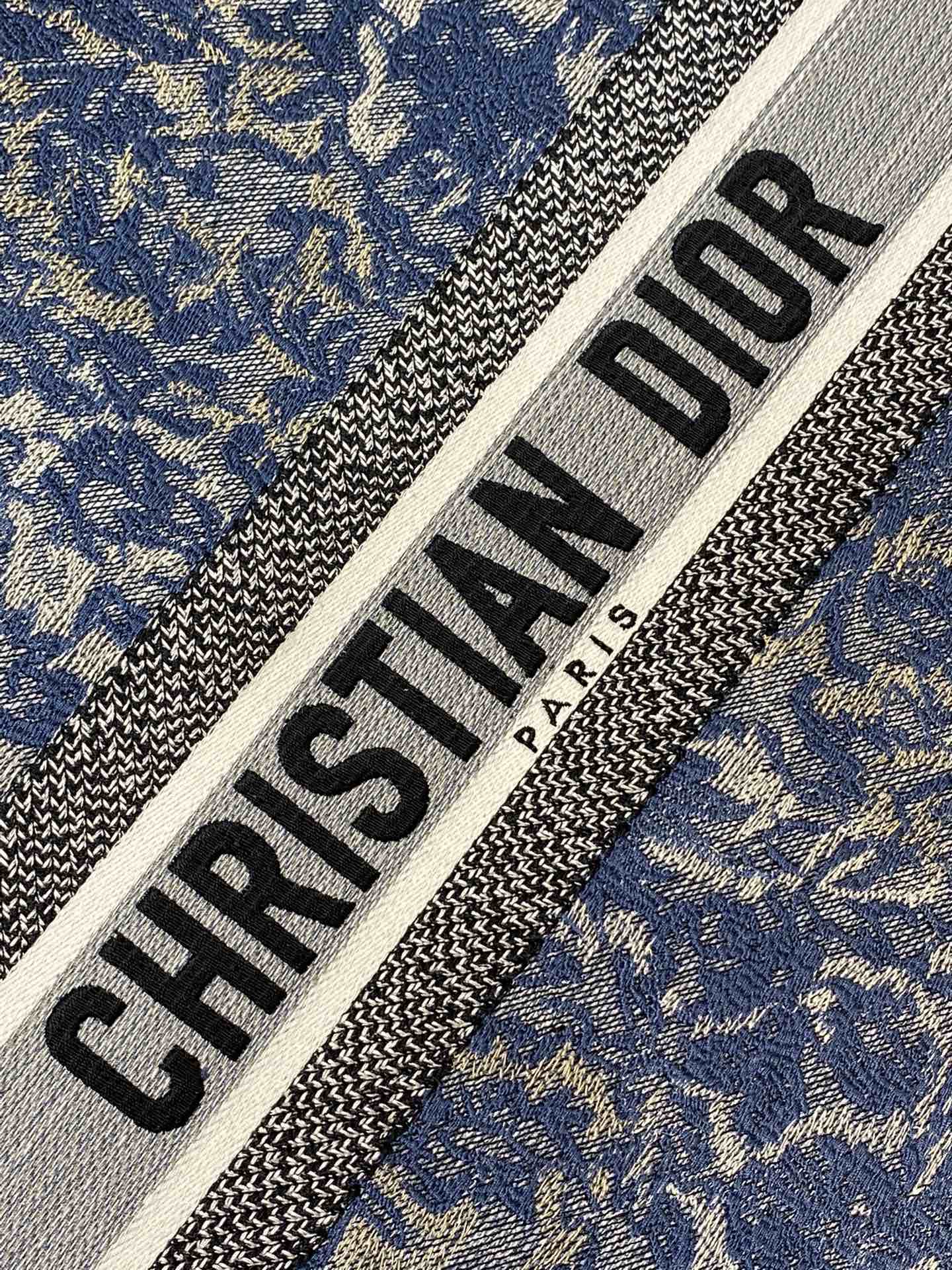 D*or book tote