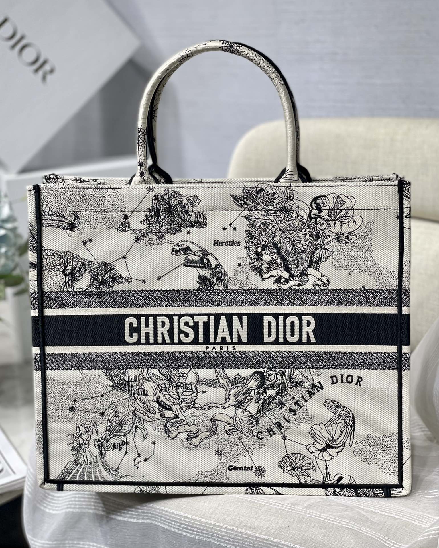 D*or small book tote