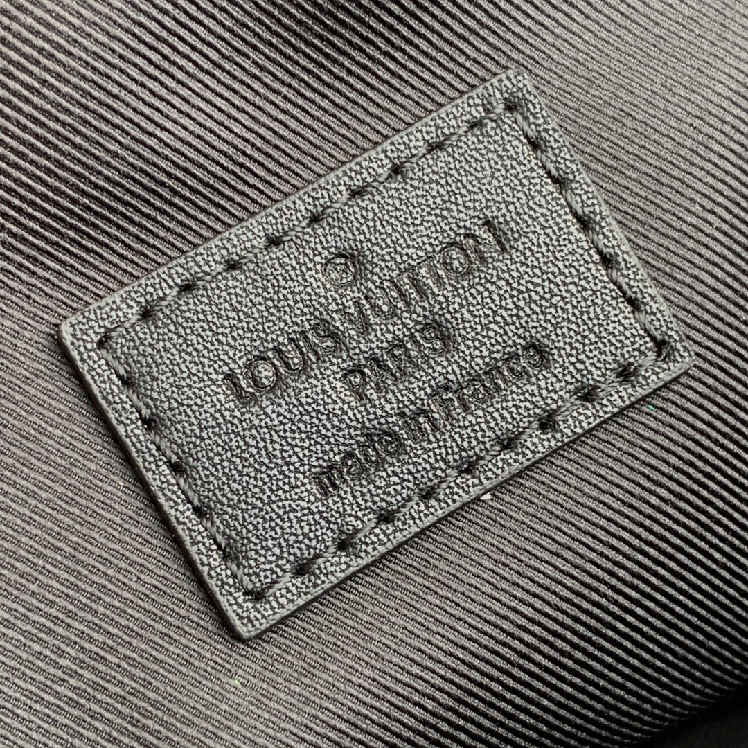 l0*is V*t0n studio messenger bag-23.5* 14*5 cm